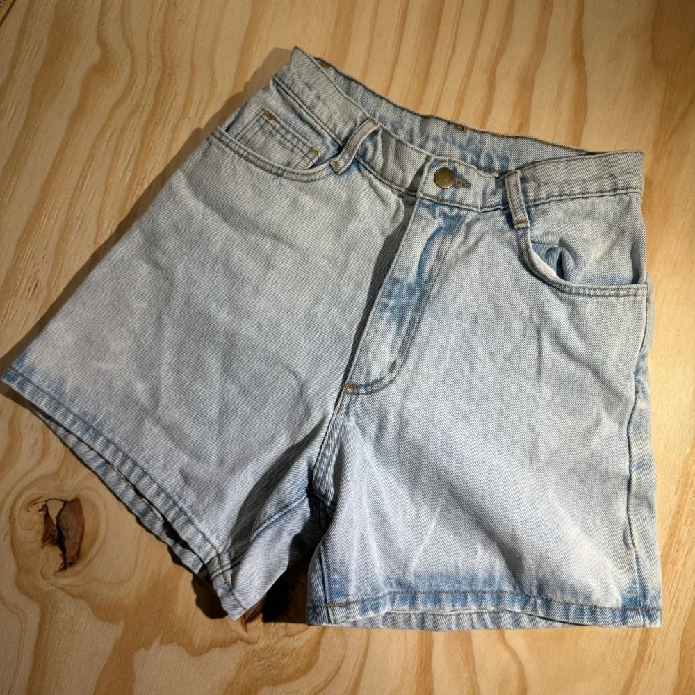 Los Angeles Apparel Women's High Waisted Light Wash Denim Shorts Size 27
